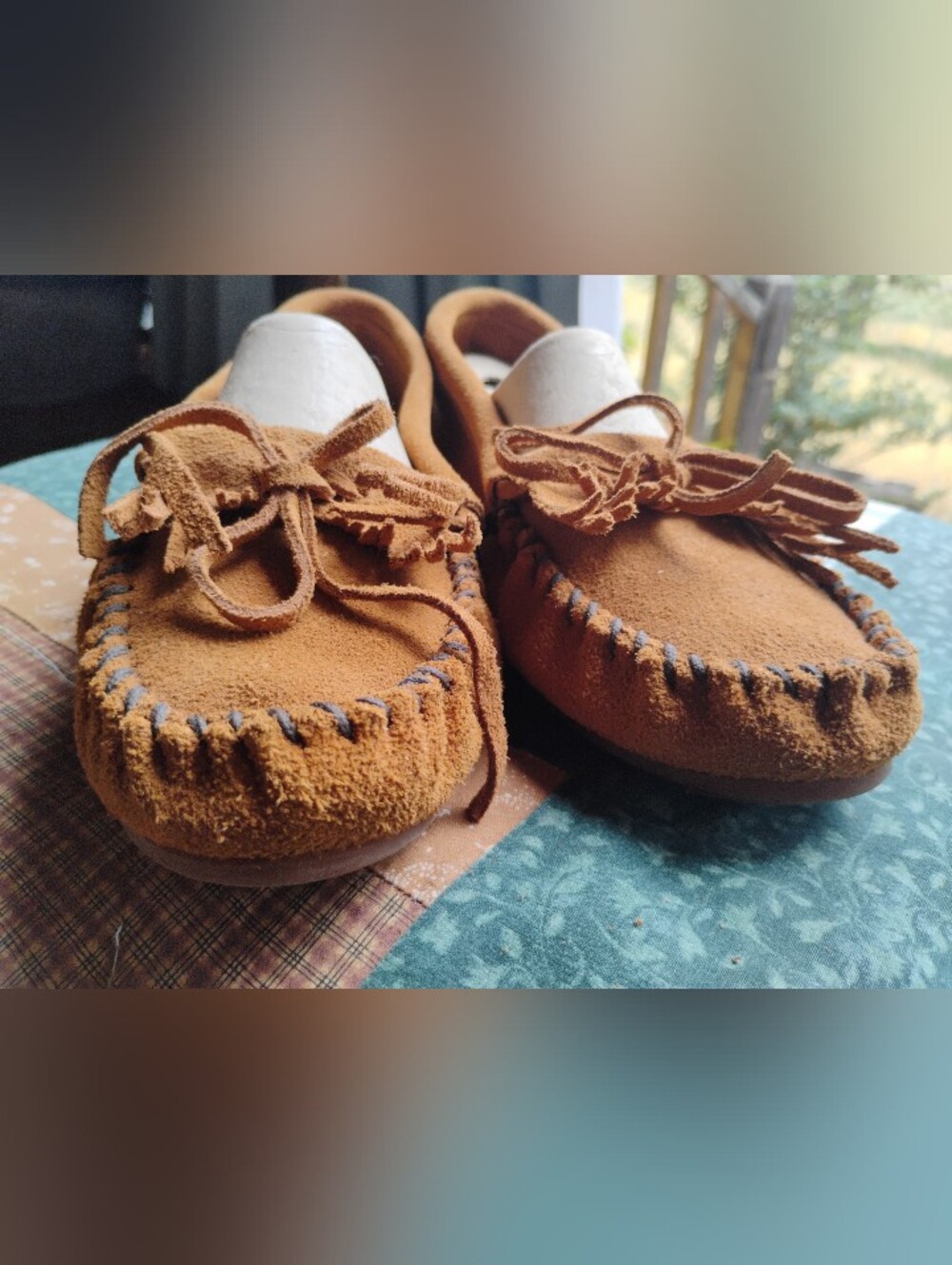 Minnetonka 402 Womens Sz 9 Brown Suede Fringe Non Skid Sole Moccasin Flat Shoes - Picture 2 of 8